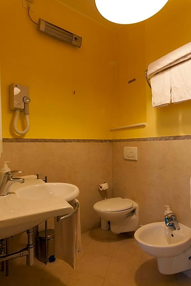Camera Matrimoniale/Doppia con Letti Singoli con Letto Supplementare